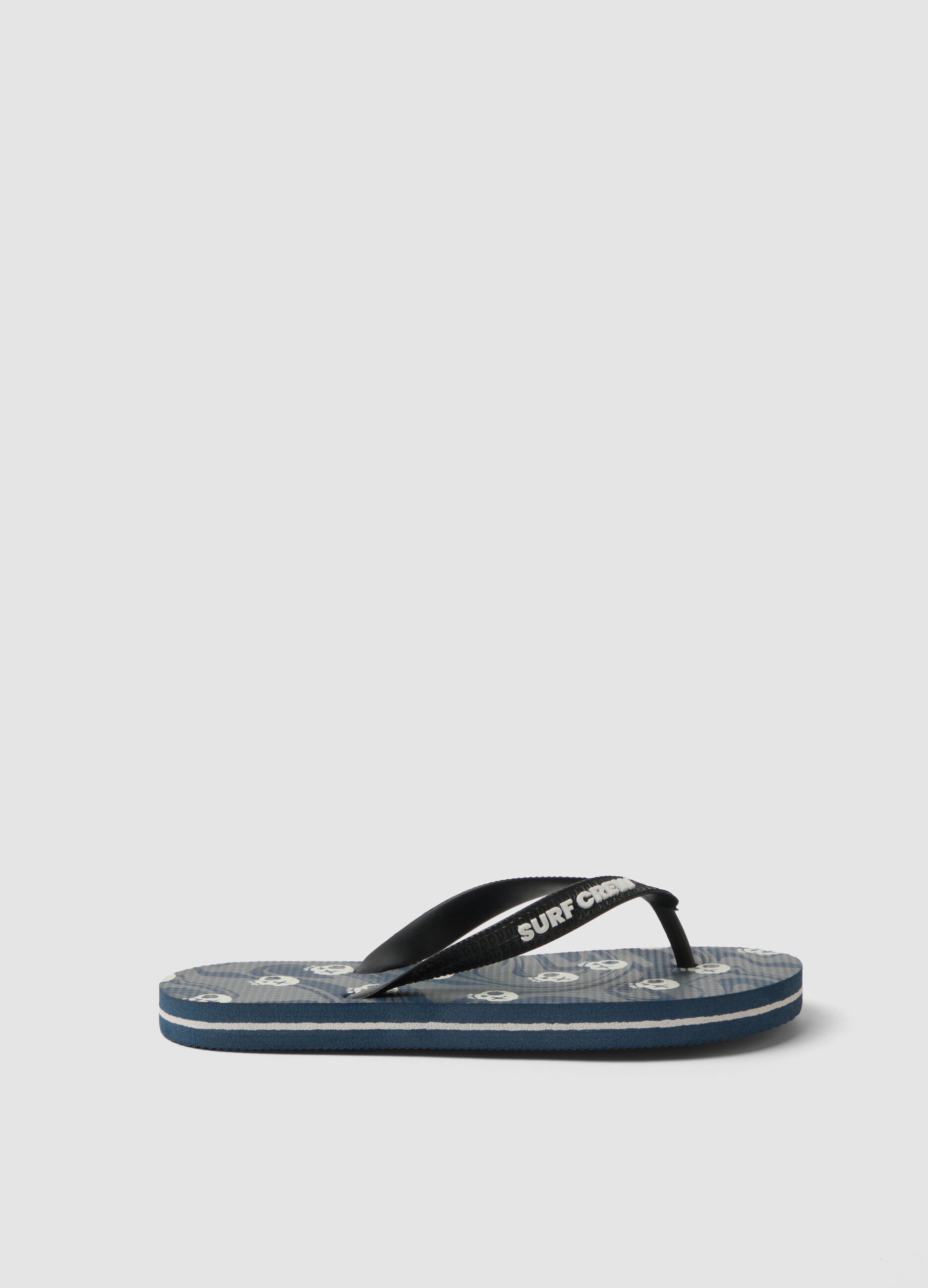 Blue printed flip-flops