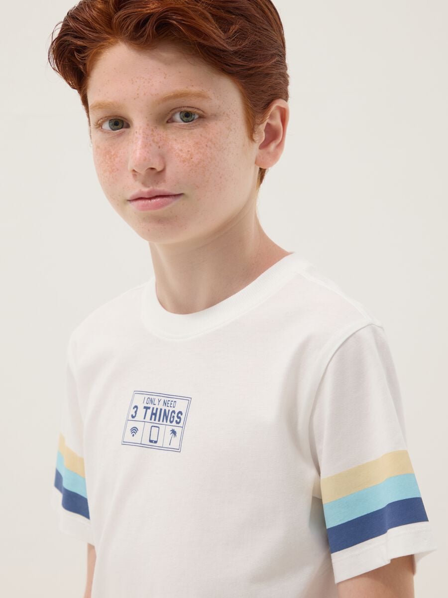 Boys&rsquo; white pure cotton T-shirt with striped sleeves_1
