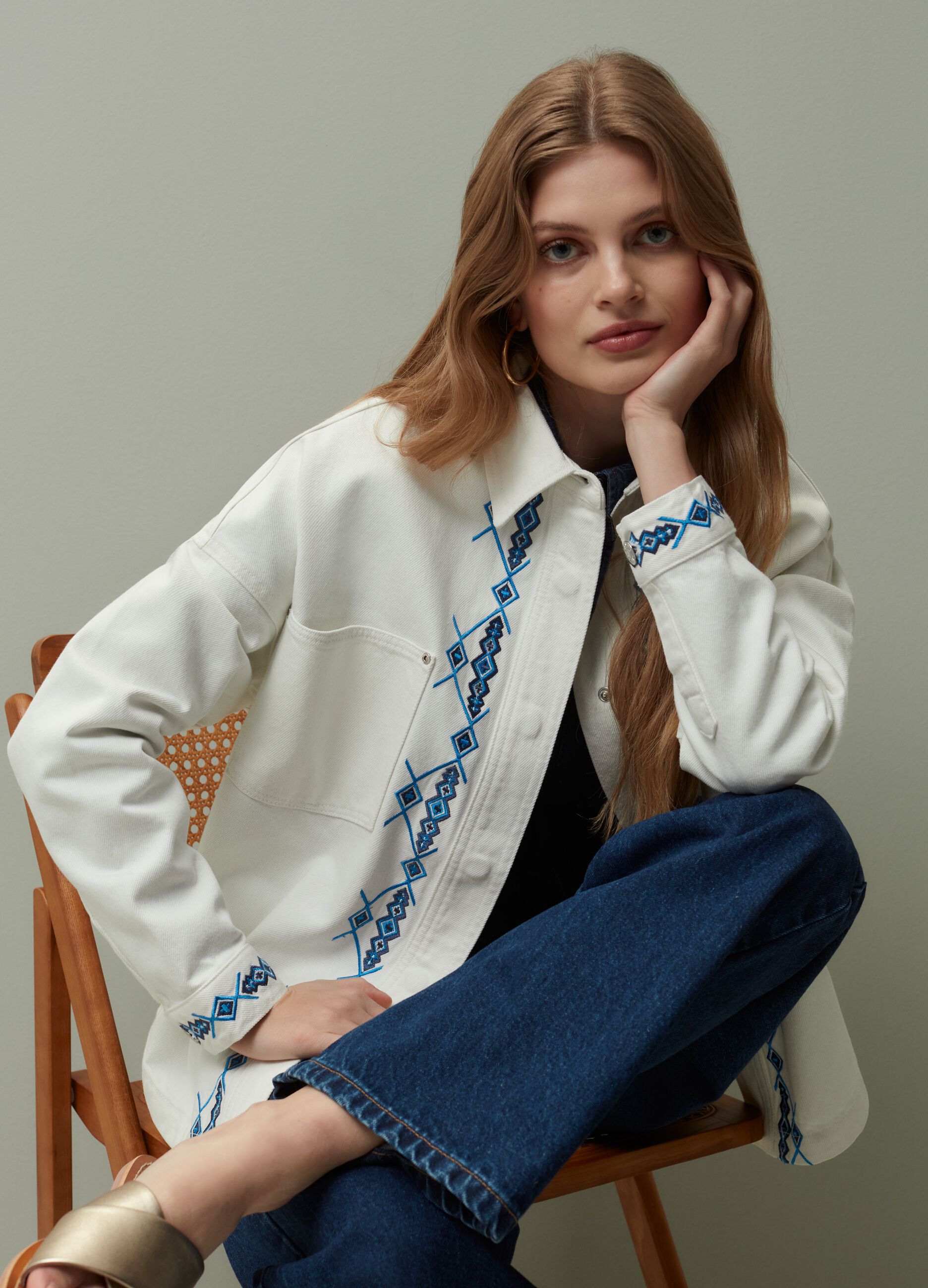 Shacket oversize in denim con ricami etnici_1