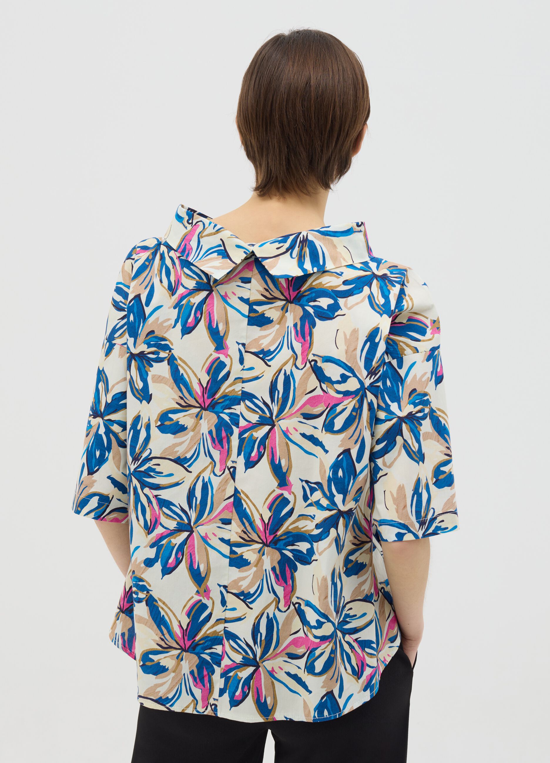 White blouse with boat neck and flowers print