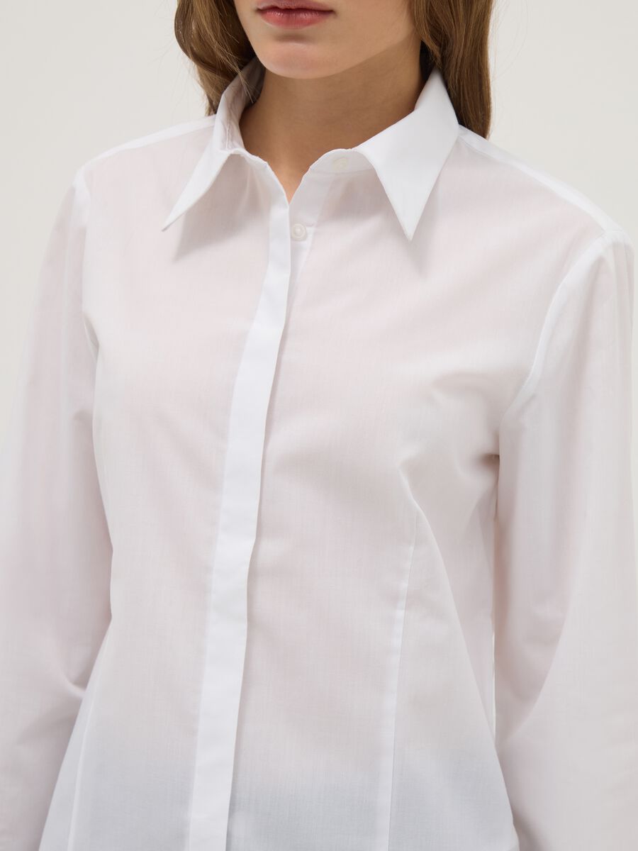 White slim fit cotton blend shirt with classic collar and buttons_3