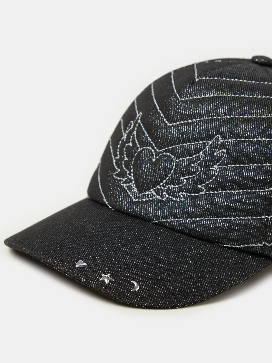 Baseball cap with winged heart embroidery_1
