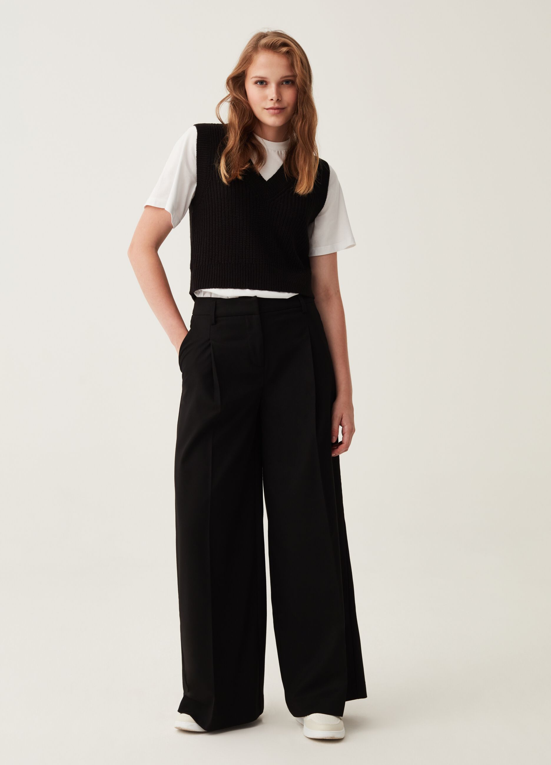 Pantaloni wide leg con pinces_0
