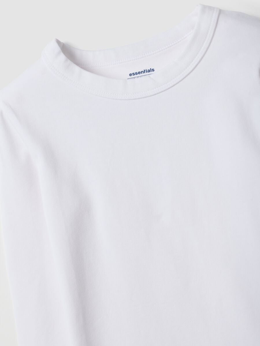 T-shirt bianca in cotone organico e viscosa elasticizzato con collo a costine per ragazza_5