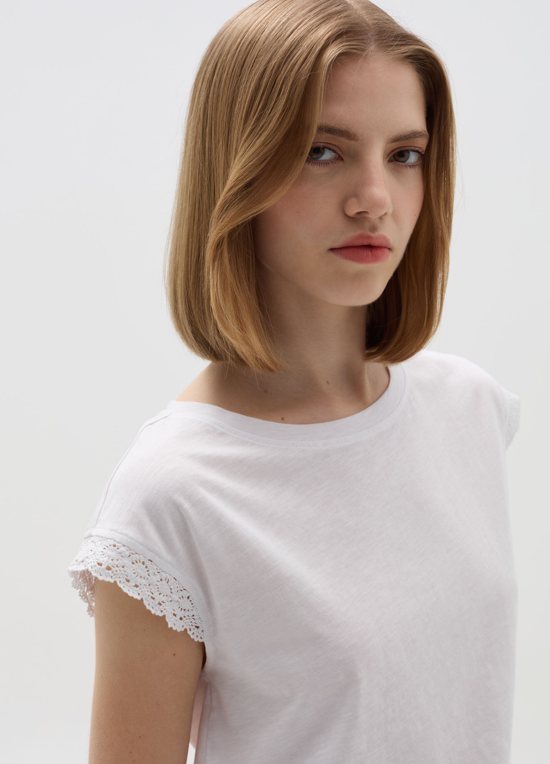 T-shirt with kimono sleeves and crochet insert