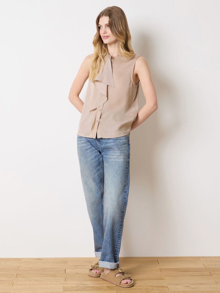 Beige sleeveless blouse with flounce_1