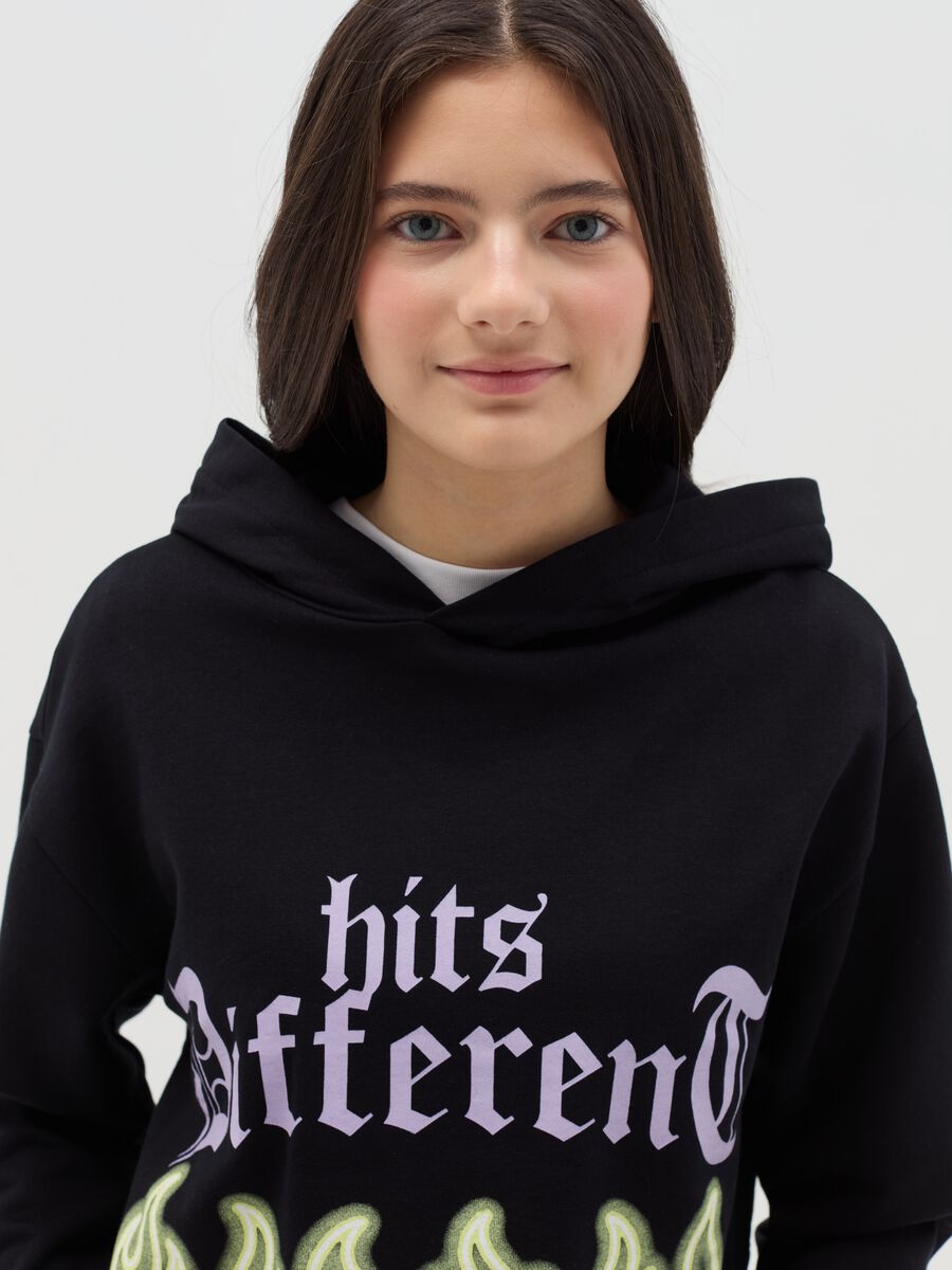 Crop sweatshirt with hood and print_2