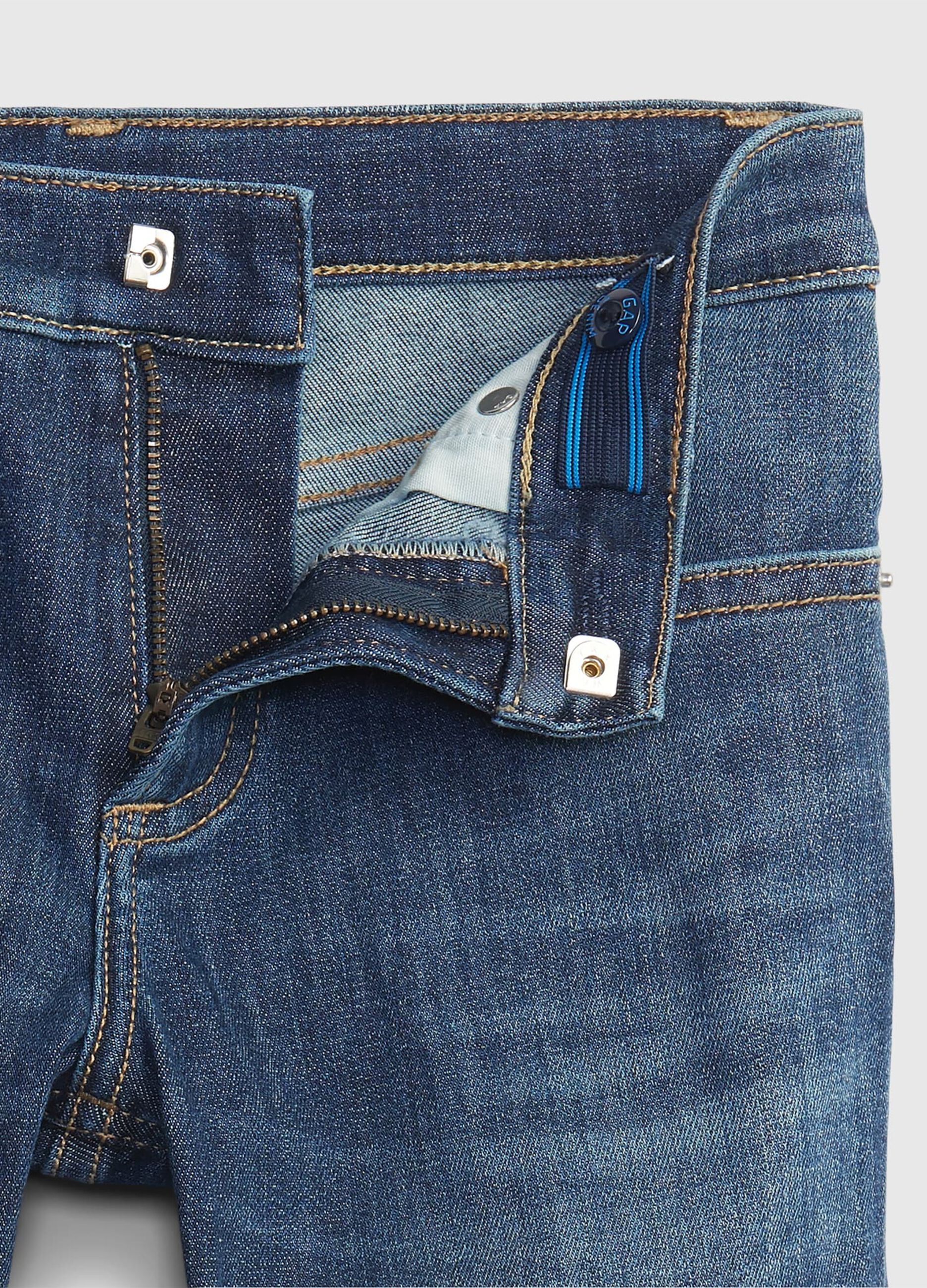 Slim-fit jeans with five pockets
