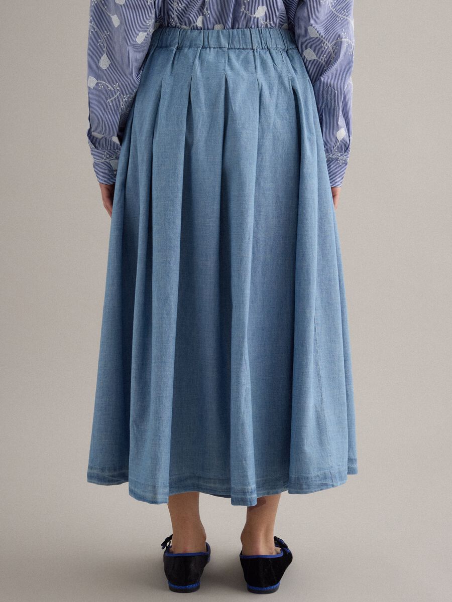 Long light blue skirt in pure cotton with pleats_2
