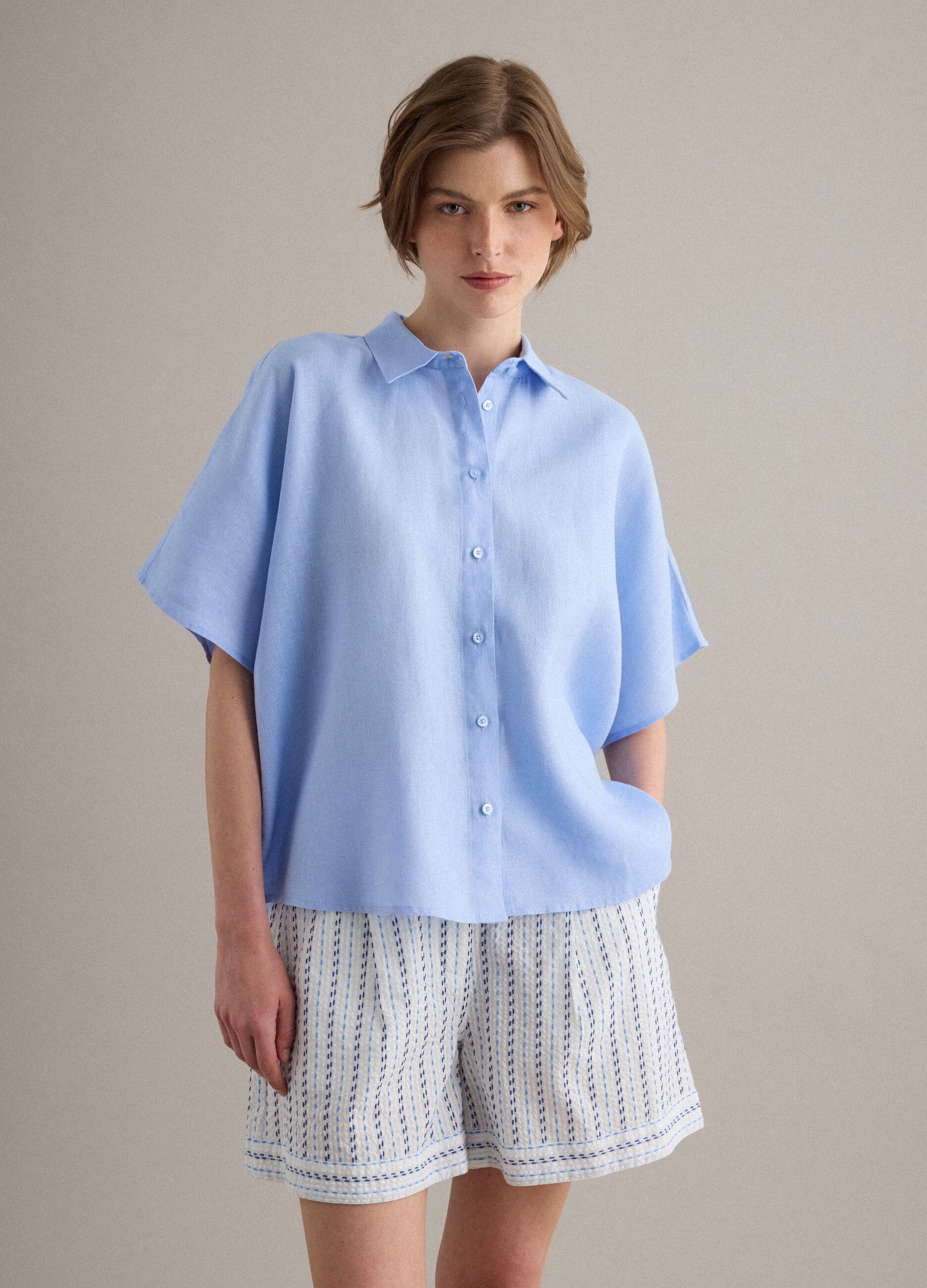 Camicia azzurra in puro lino a maniche corte regular fit