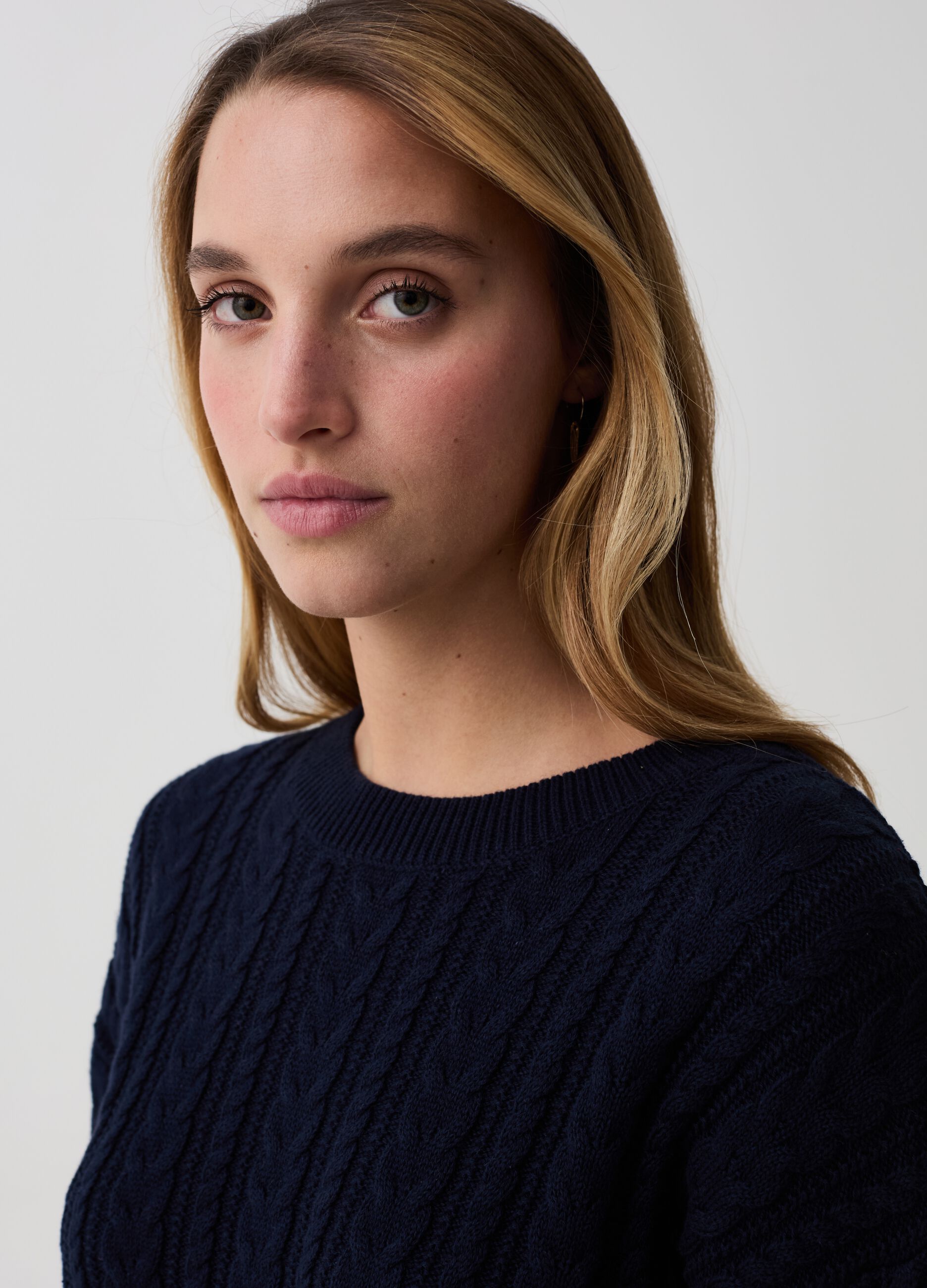 Crop pullover with cable-knit design