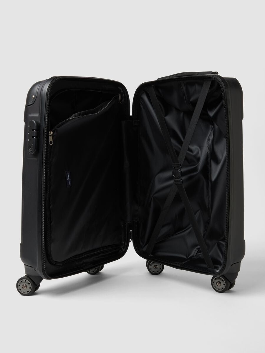 Black hard-shell travel suitcase with wheels_3