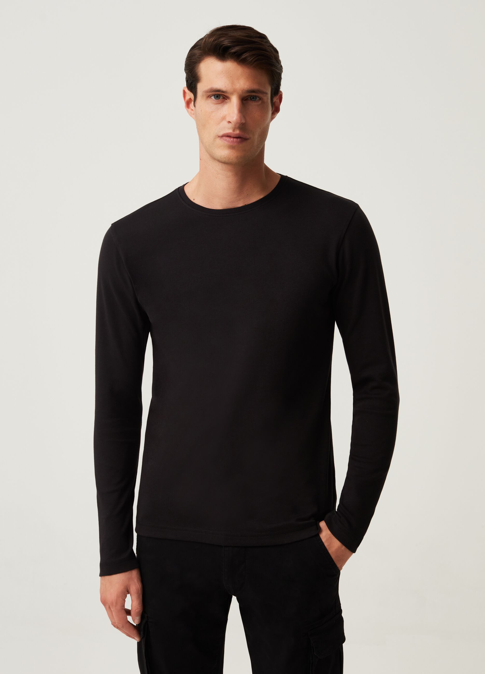 Long-sleeved crew neck T-shirt