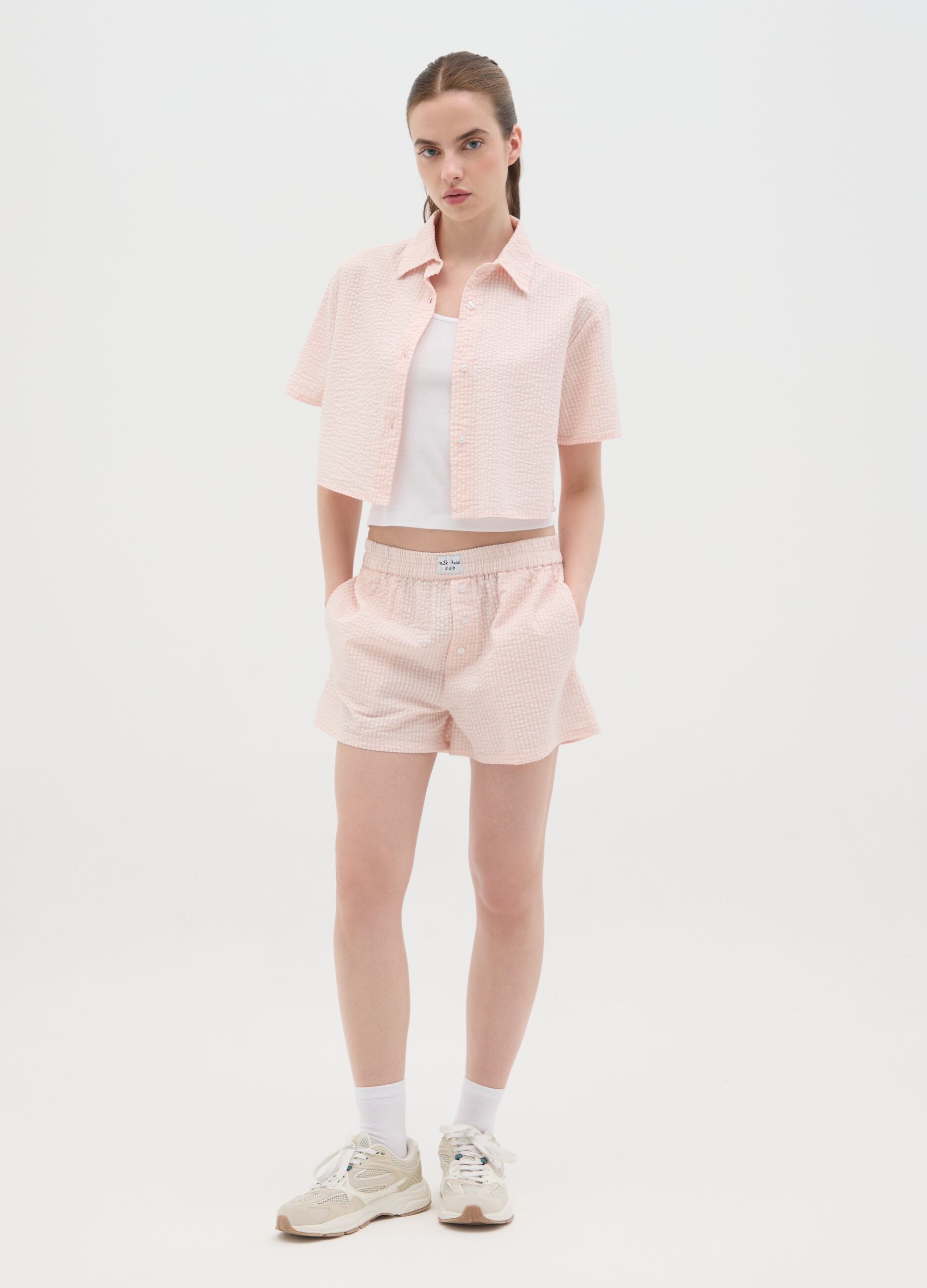 Cropped shirt in gingham seersucker