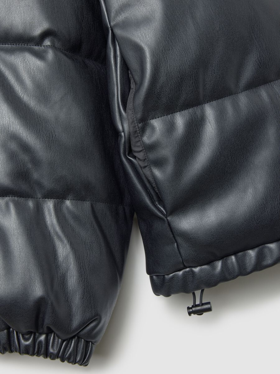 Giubbotto nero vestibilità over con zip_6