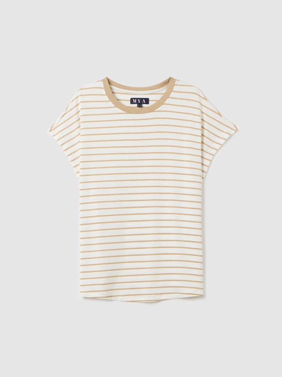 Curvy beige T-shirt with stripes_4