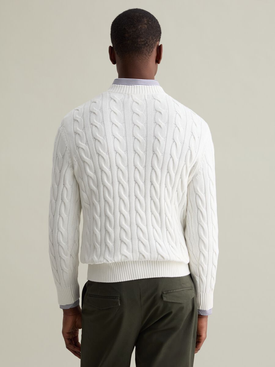 Pullover with cable-knit design_3