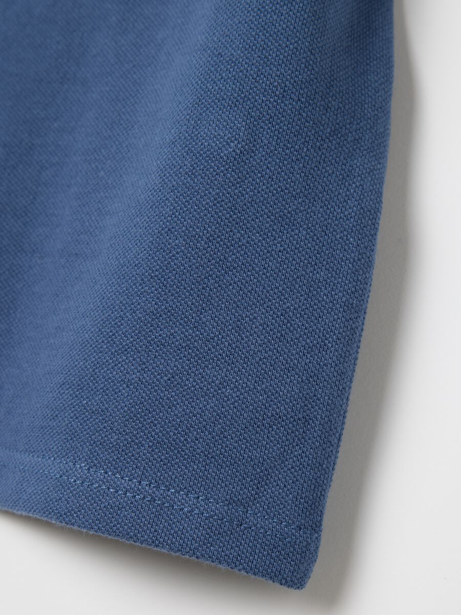 Blue short-sleeved polo shirt in piquet_3