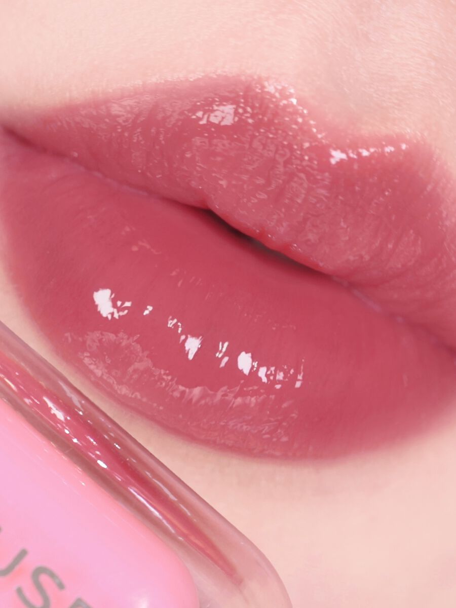 Lip stain with a fantastic glossy effect. Vibrant colour and moisturised lips for 12 hours_2