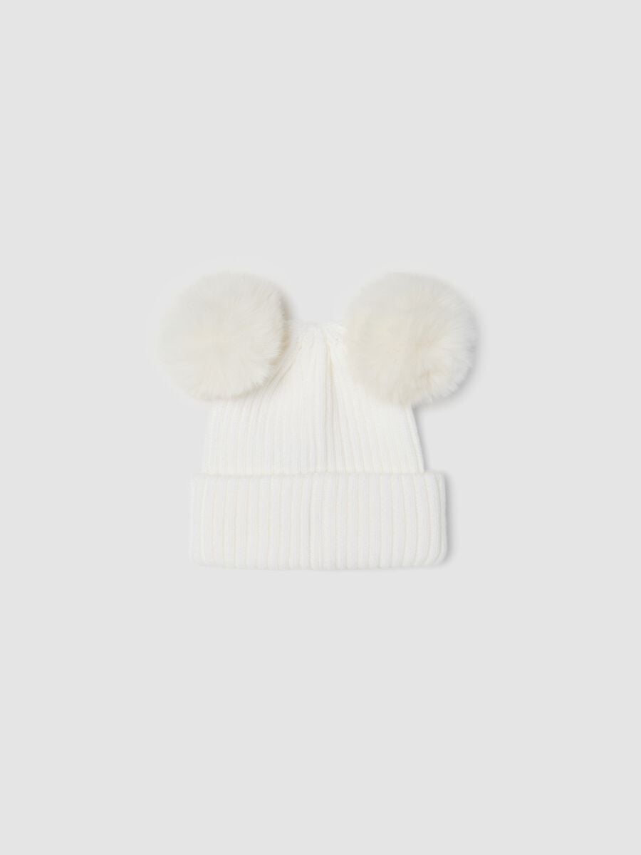 Cappello bianco in maglia a coste con fiocco e pompon_2