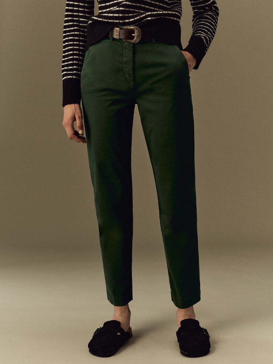 Pantaloni chino in cotone stretch_1