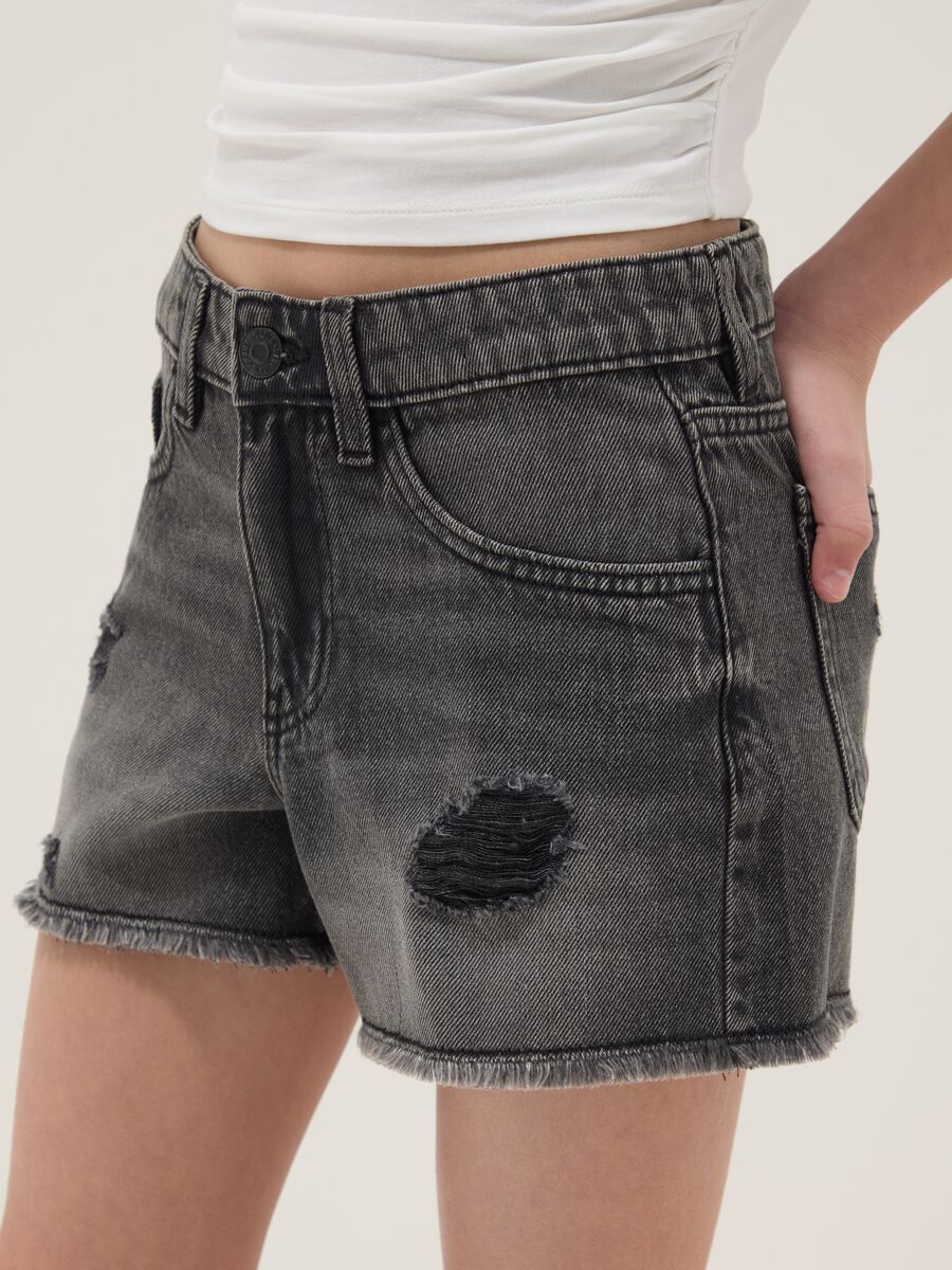 Girls&rsquo; grey pure cotton denim shorts, regular fit with rips_2