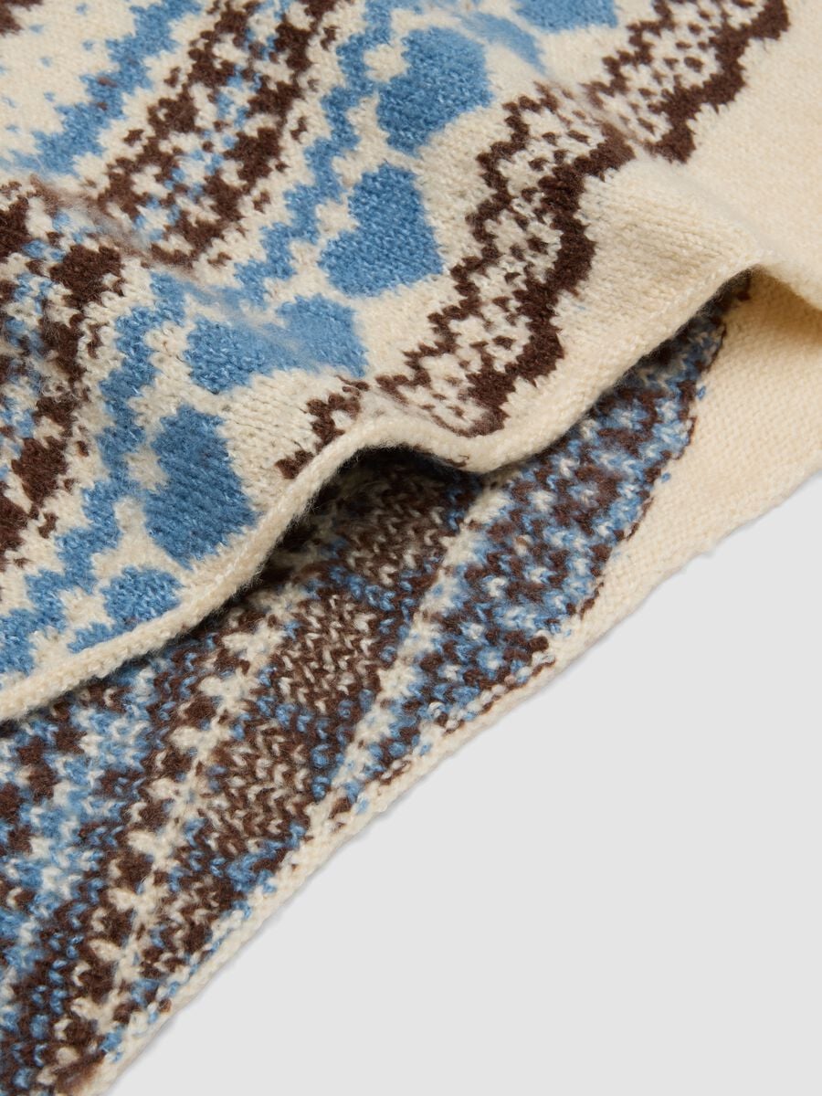 Beige scarf with light blue and brown jacquard pattern_2