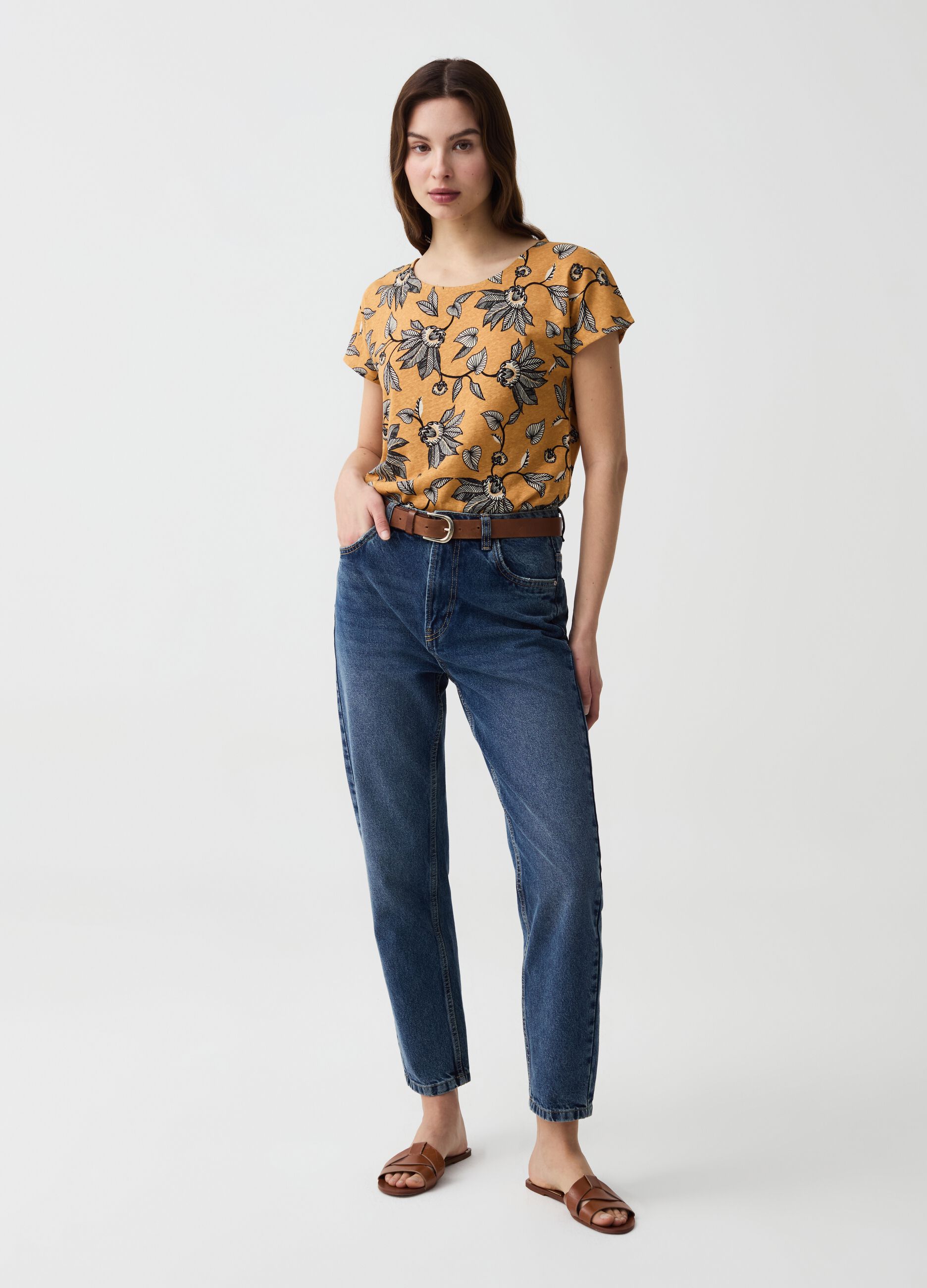 Cotton and linen T-shirt with floral print