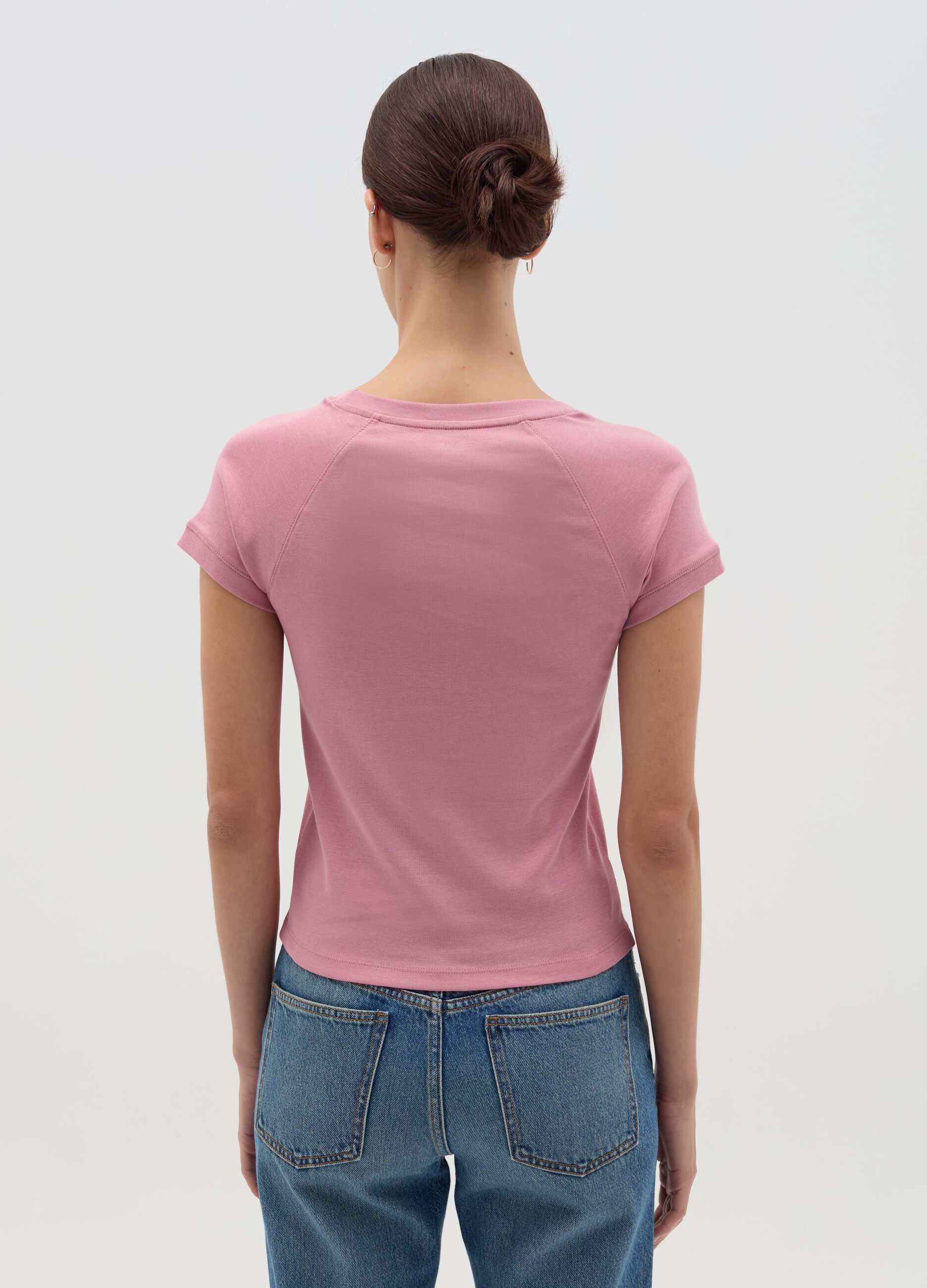 T-shirt with raglan sleeves