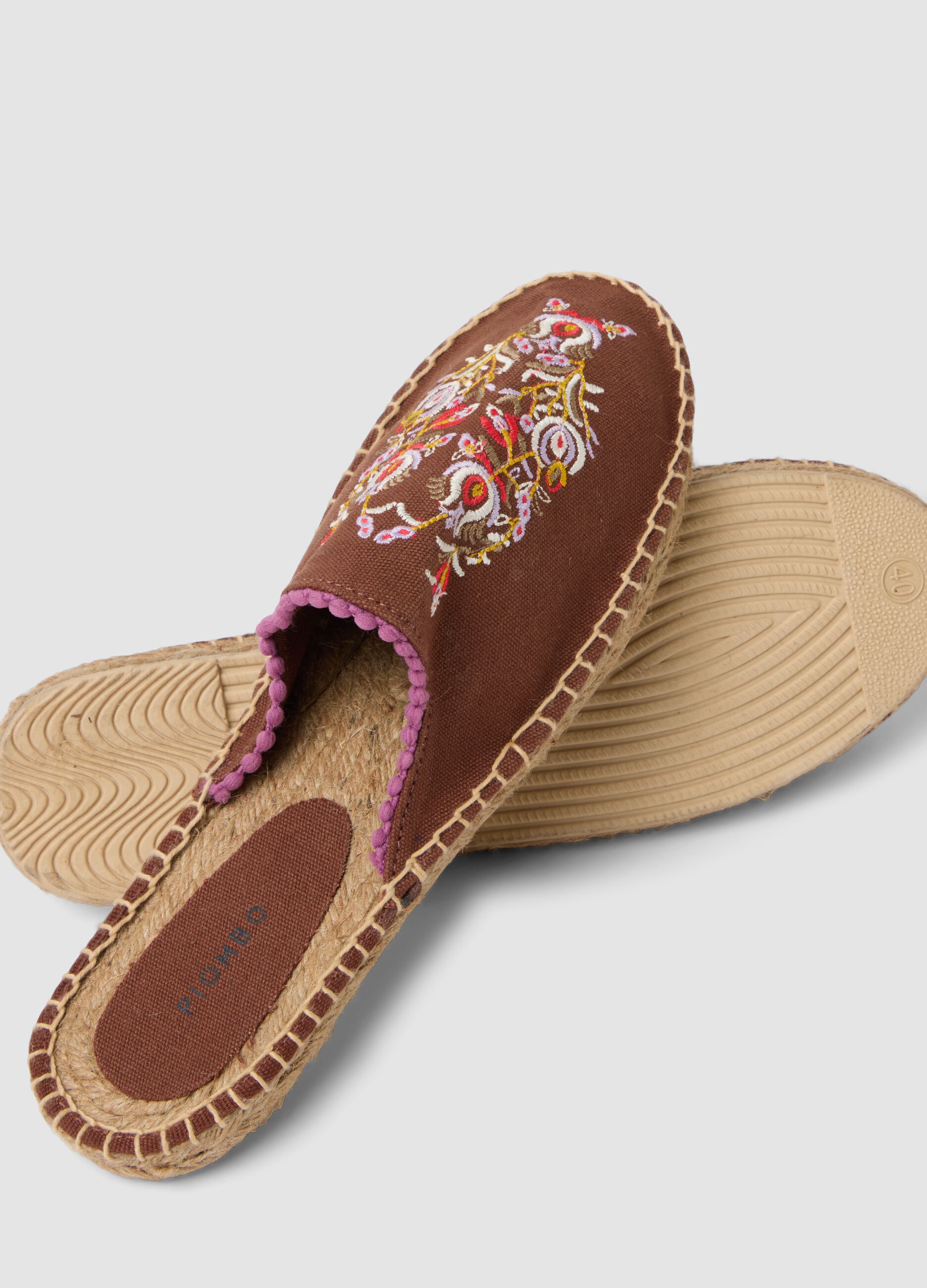 Espadrillas marroni ricamati