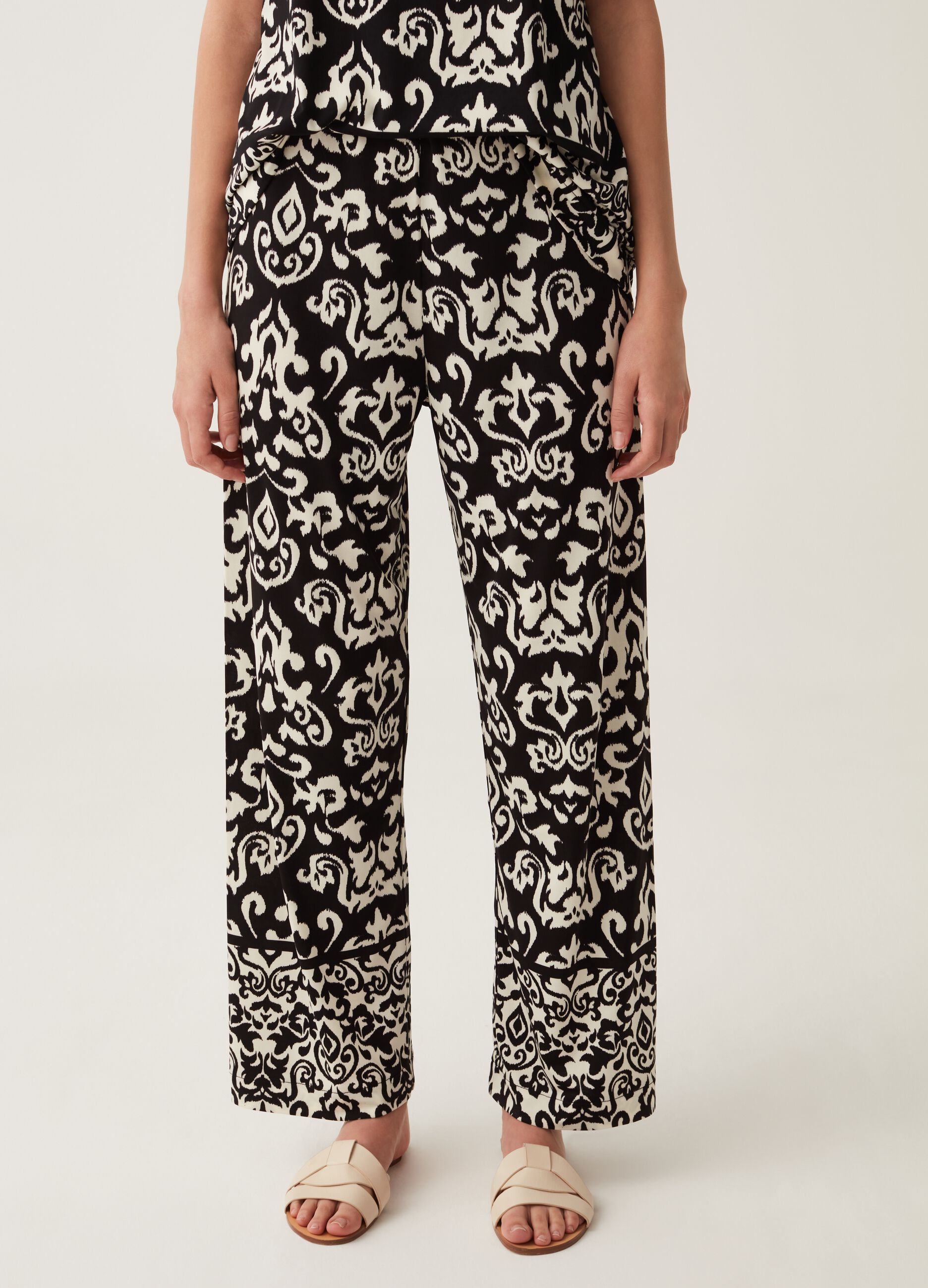Wide-leg trousers with all-over heritage print