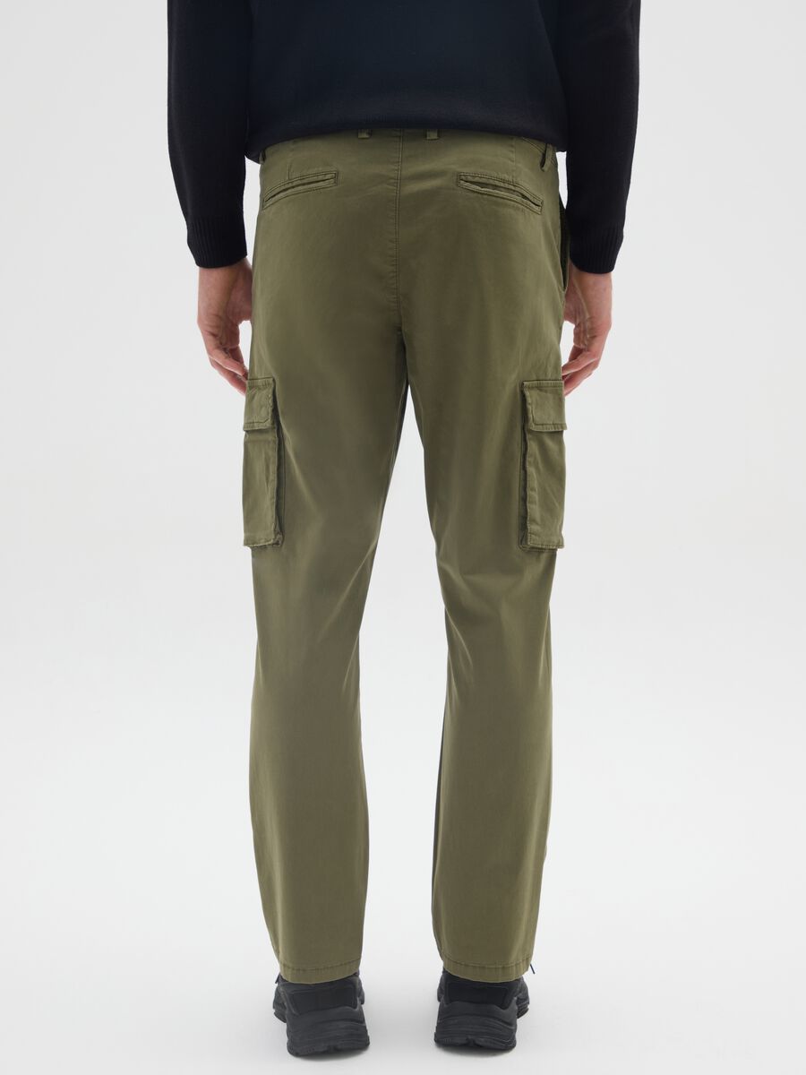 Green regular fit cotton blend trousers_2