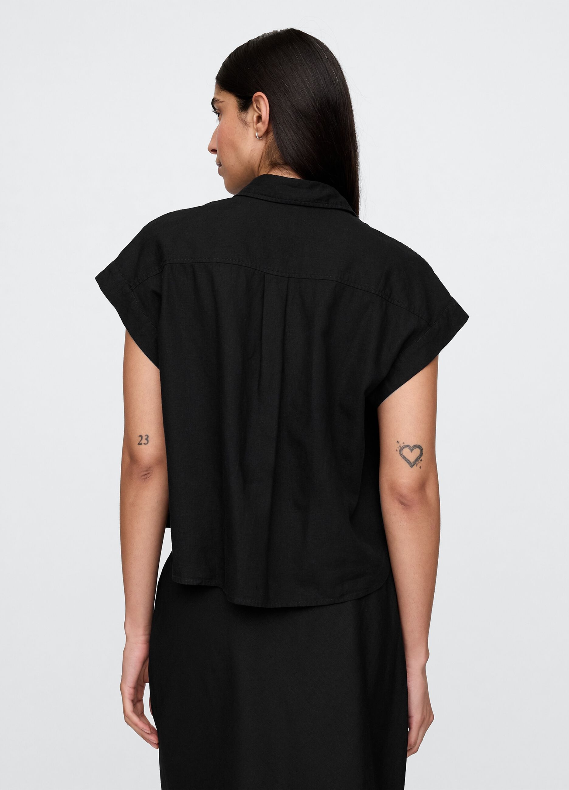 Black cropped linen and viscose shirt from Gap