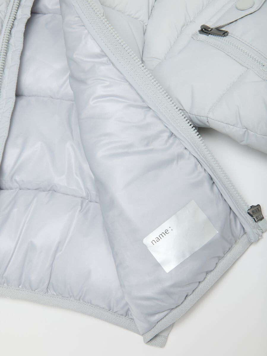 Piumino The Iconic Puffer grigio chiaro da bambino con cappuccio_4