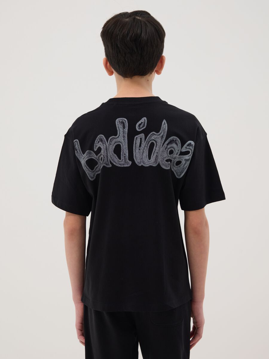 T-shirt in puro cotone nero da ragazzo oversize fit con stampa_2