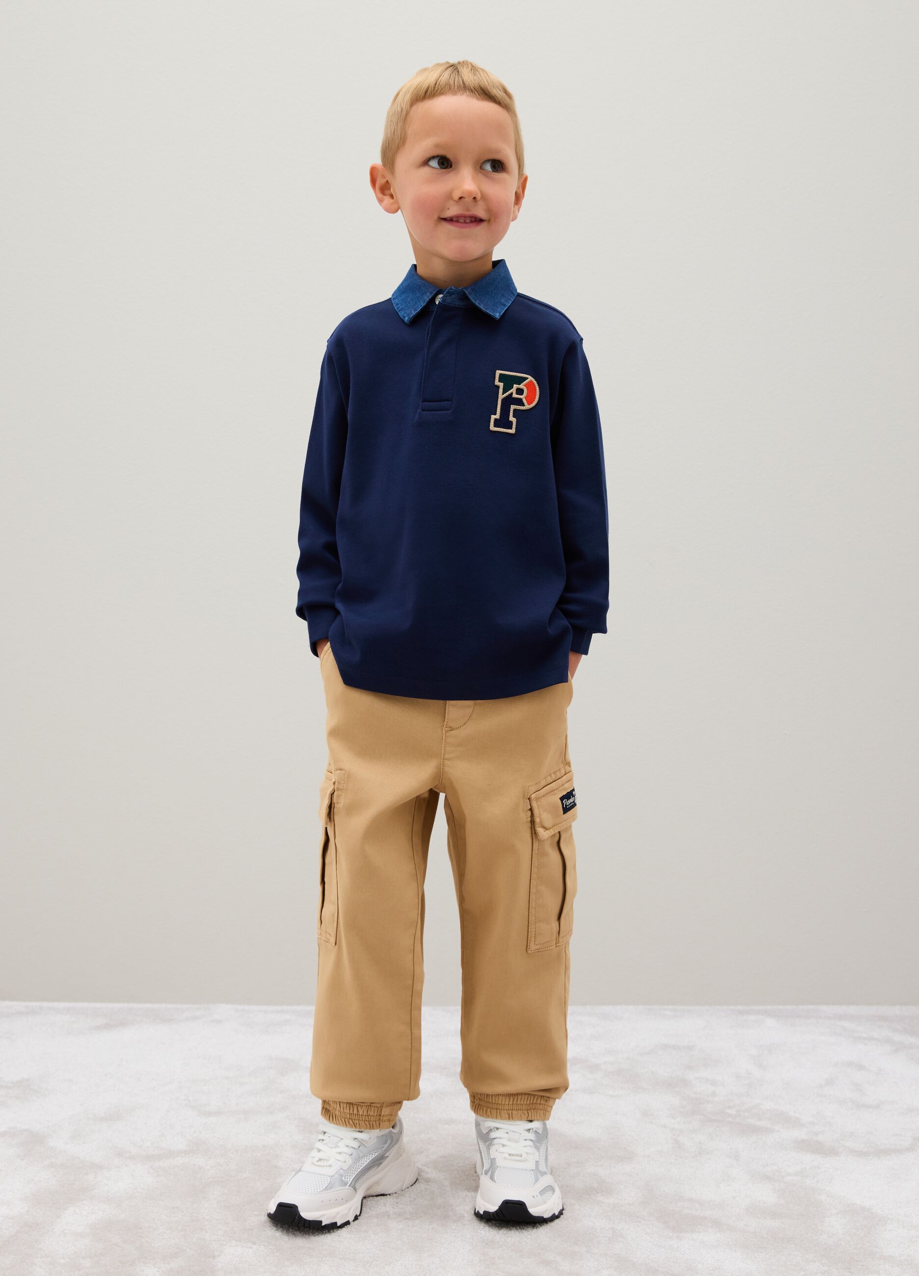 Pantaloni da bambino in cotone beige elasticizzato