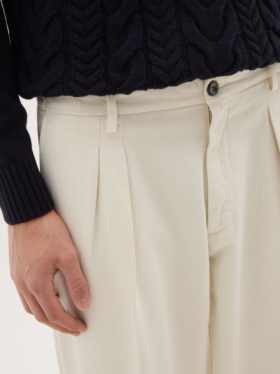 Pantaloni chino beige in puro cotone regular fit_3