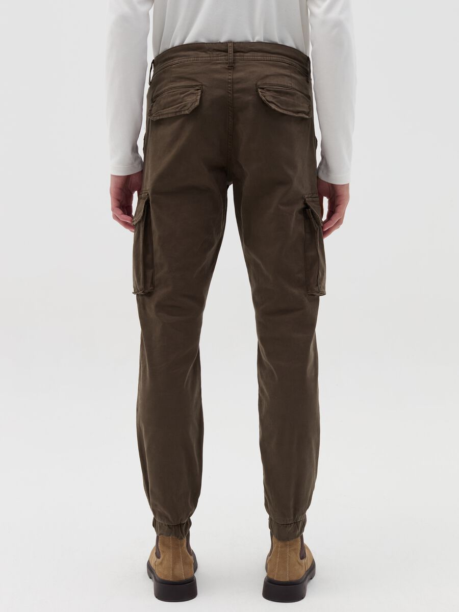 Pantalone cargo cuff-hem in cotone stretch_3