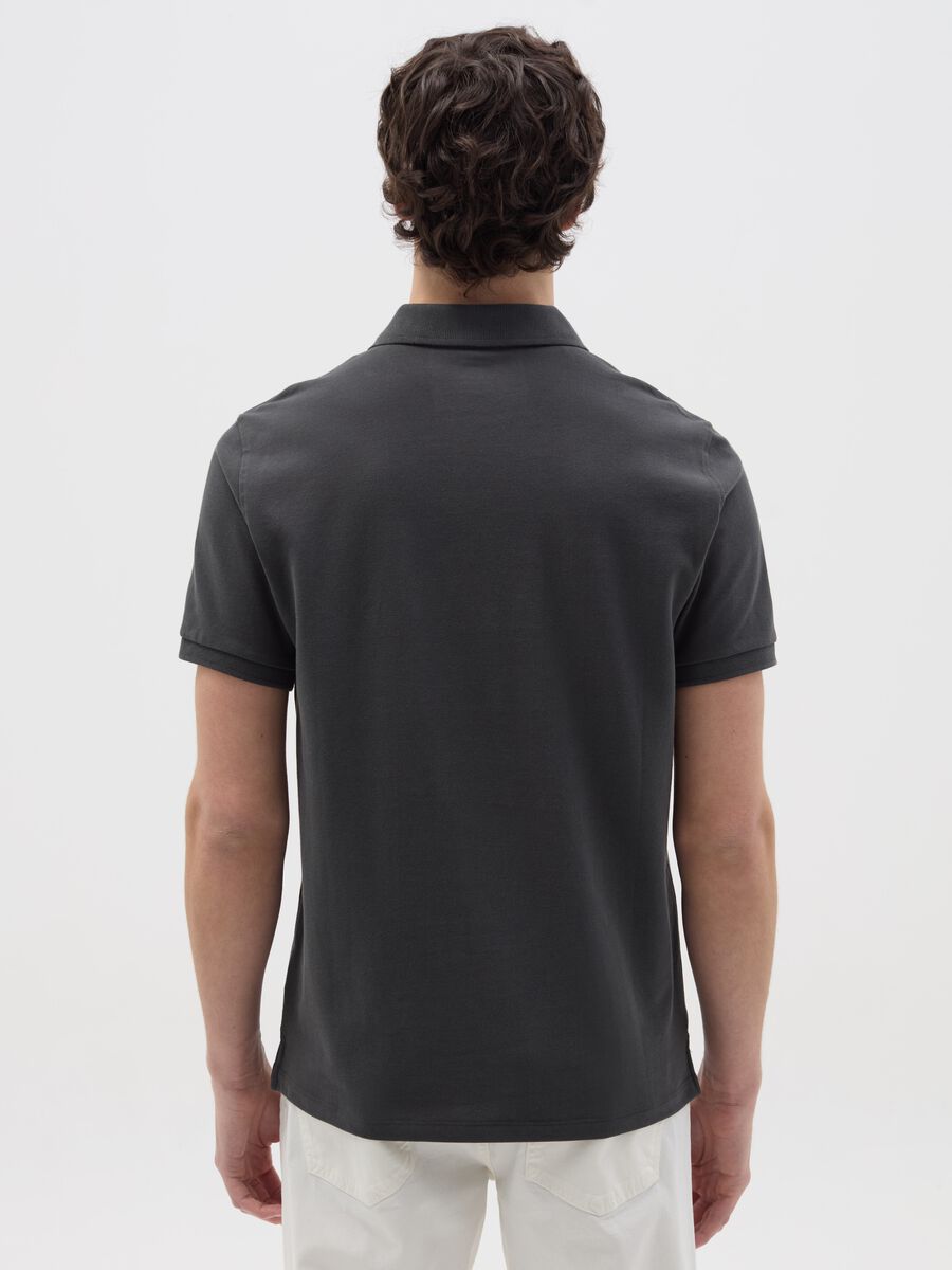 Solid colour polo shirt in organic cotton_3