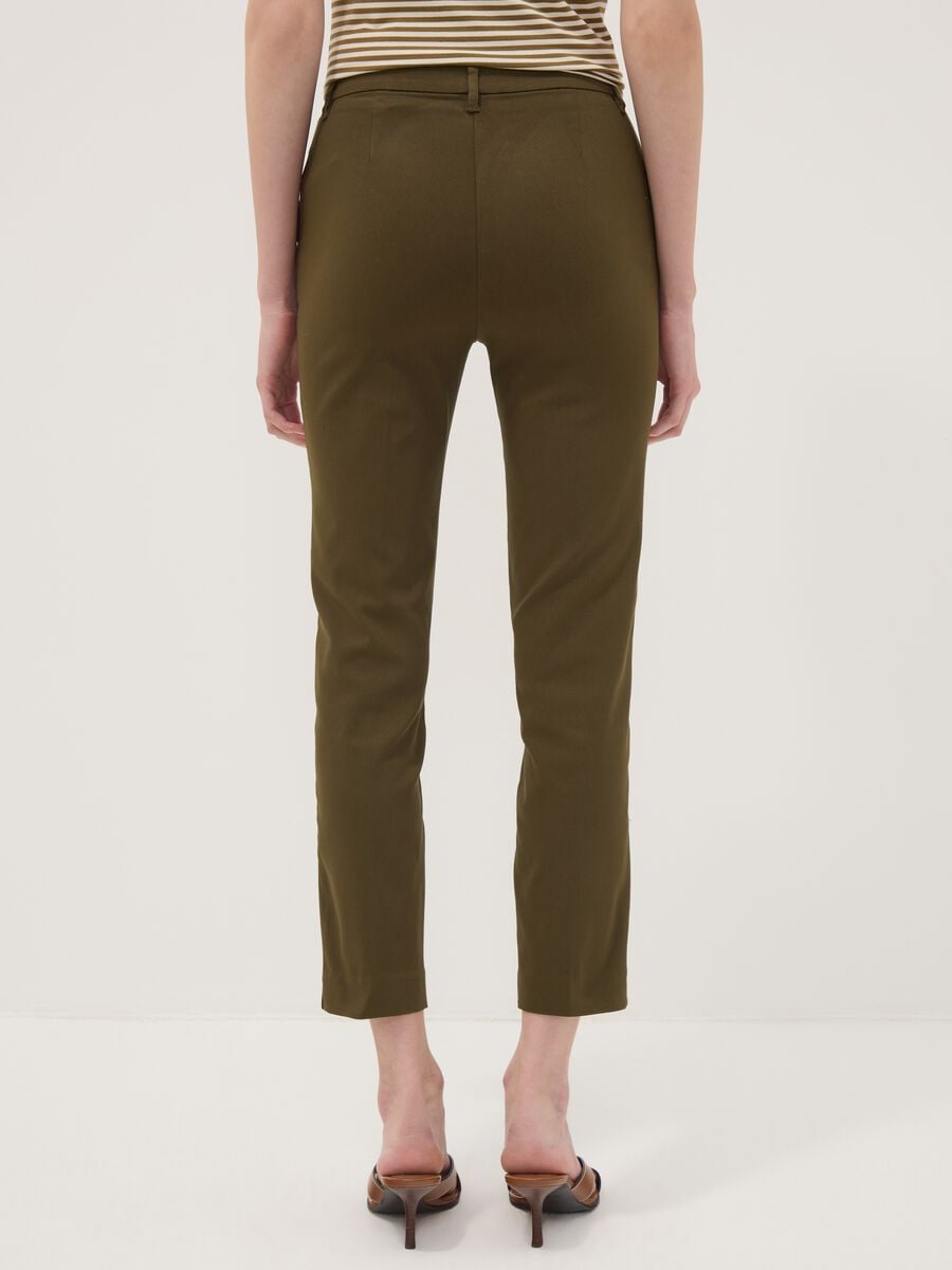 Pantaloni chino verdi in viscosa elasticizzata slim fit_2