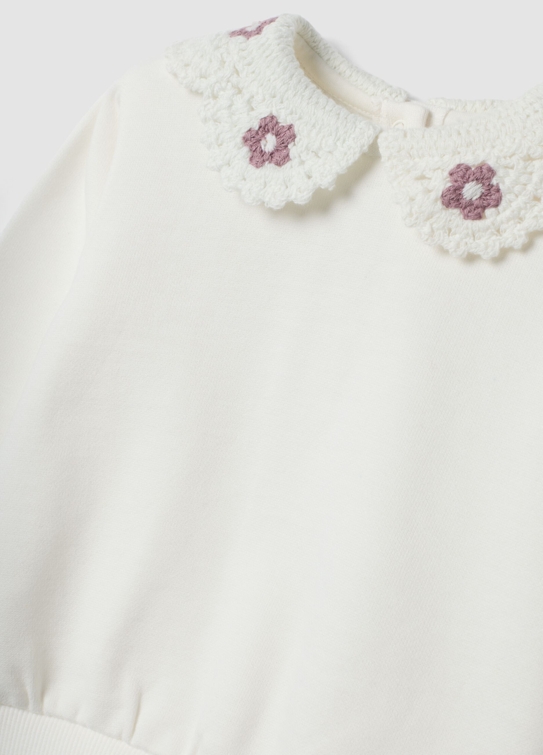 Pink two-piece set in pure organic cotton with crochet collar