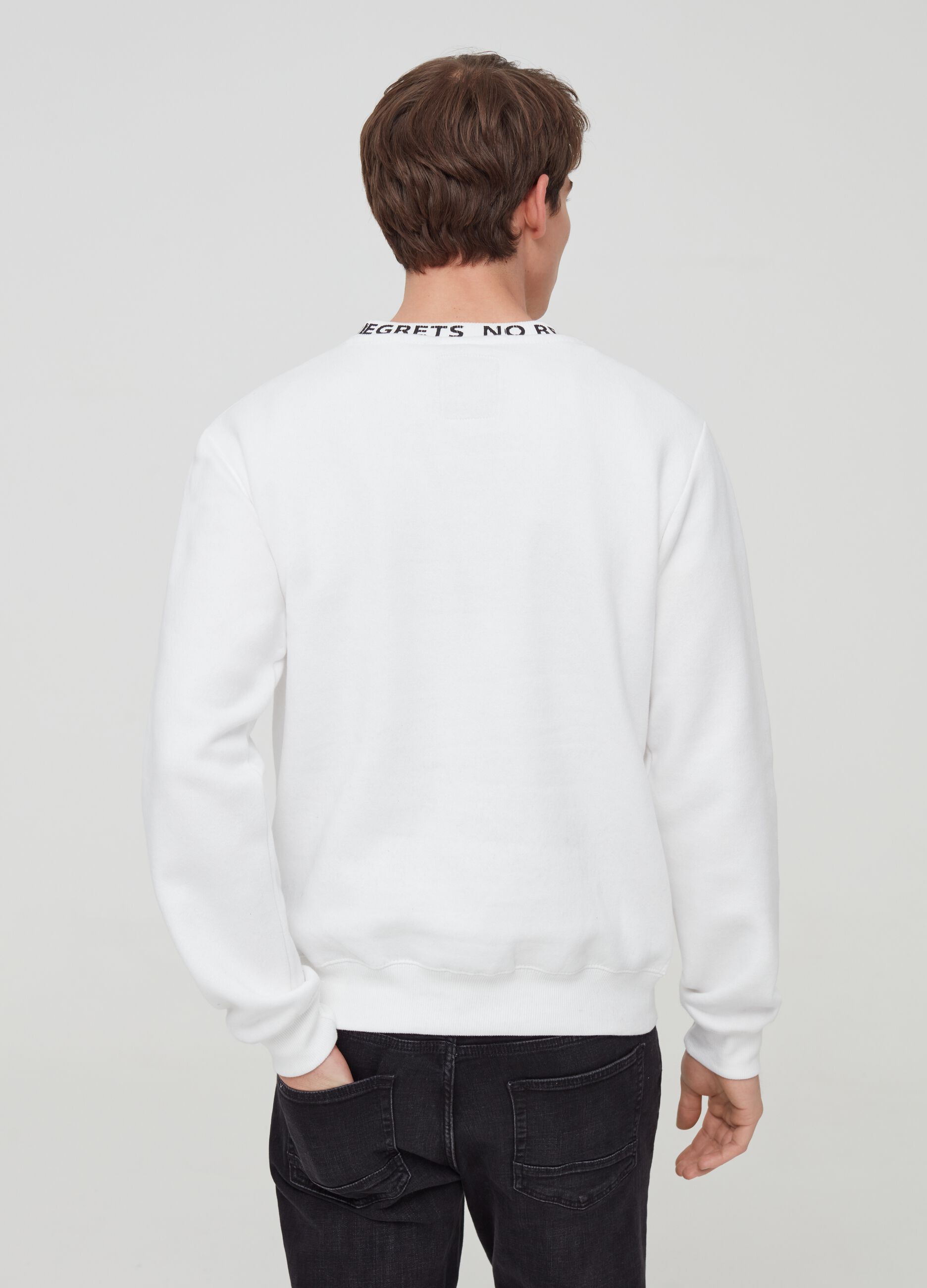 Round neck sweatshirt with print