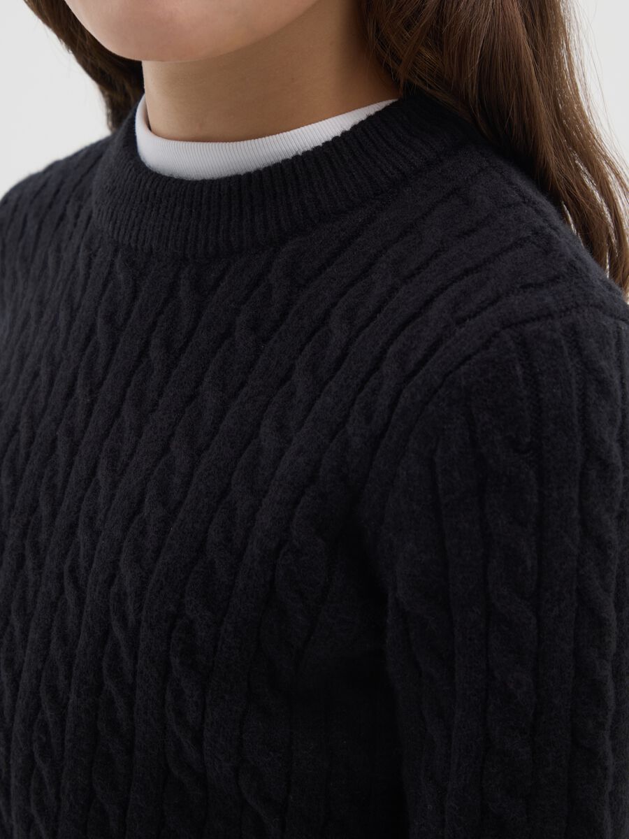 Maglione girocollo nero da ragazza con motivo a treccia regular fit_2