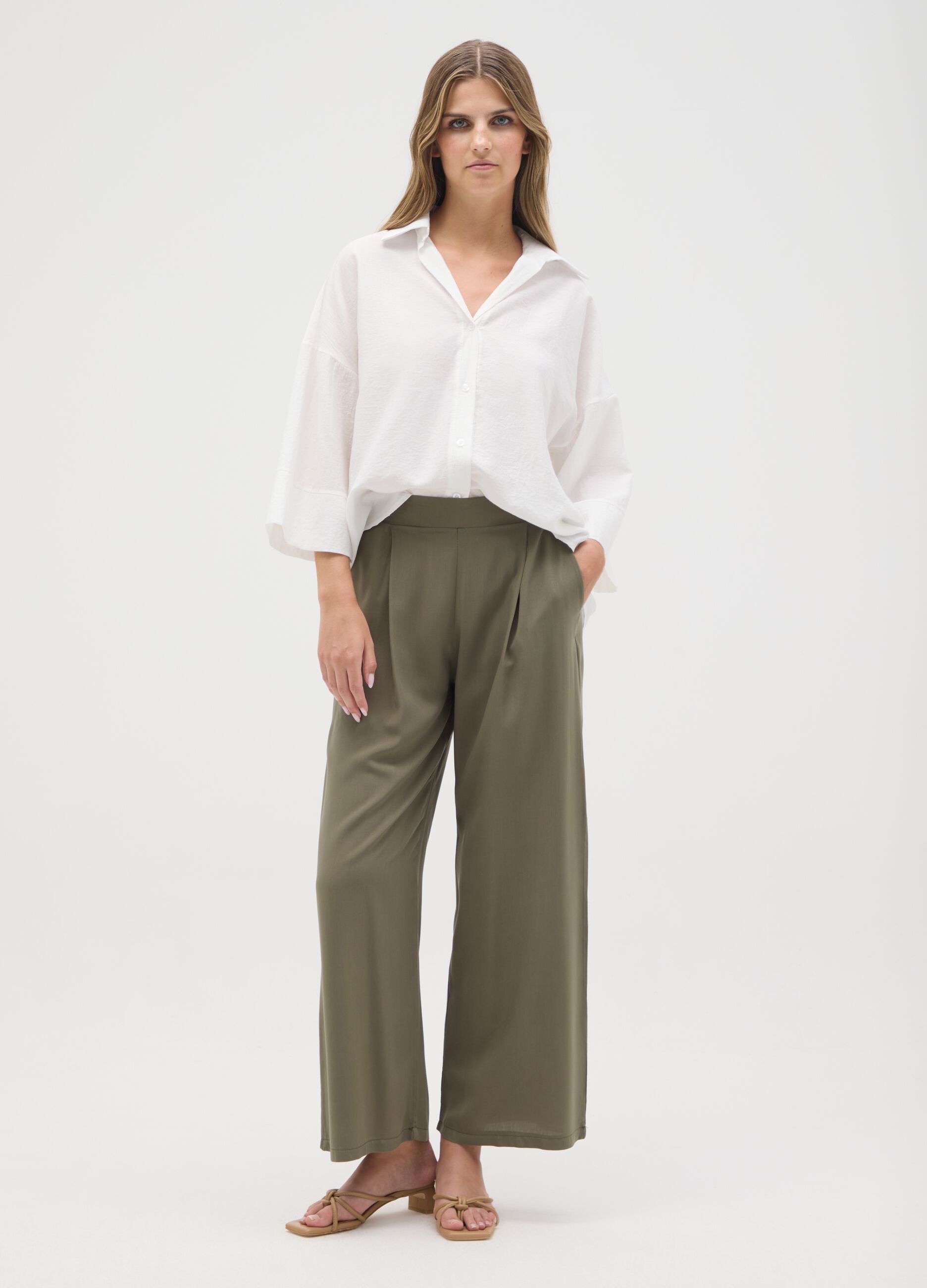 Women's regular fit green viscose trousers