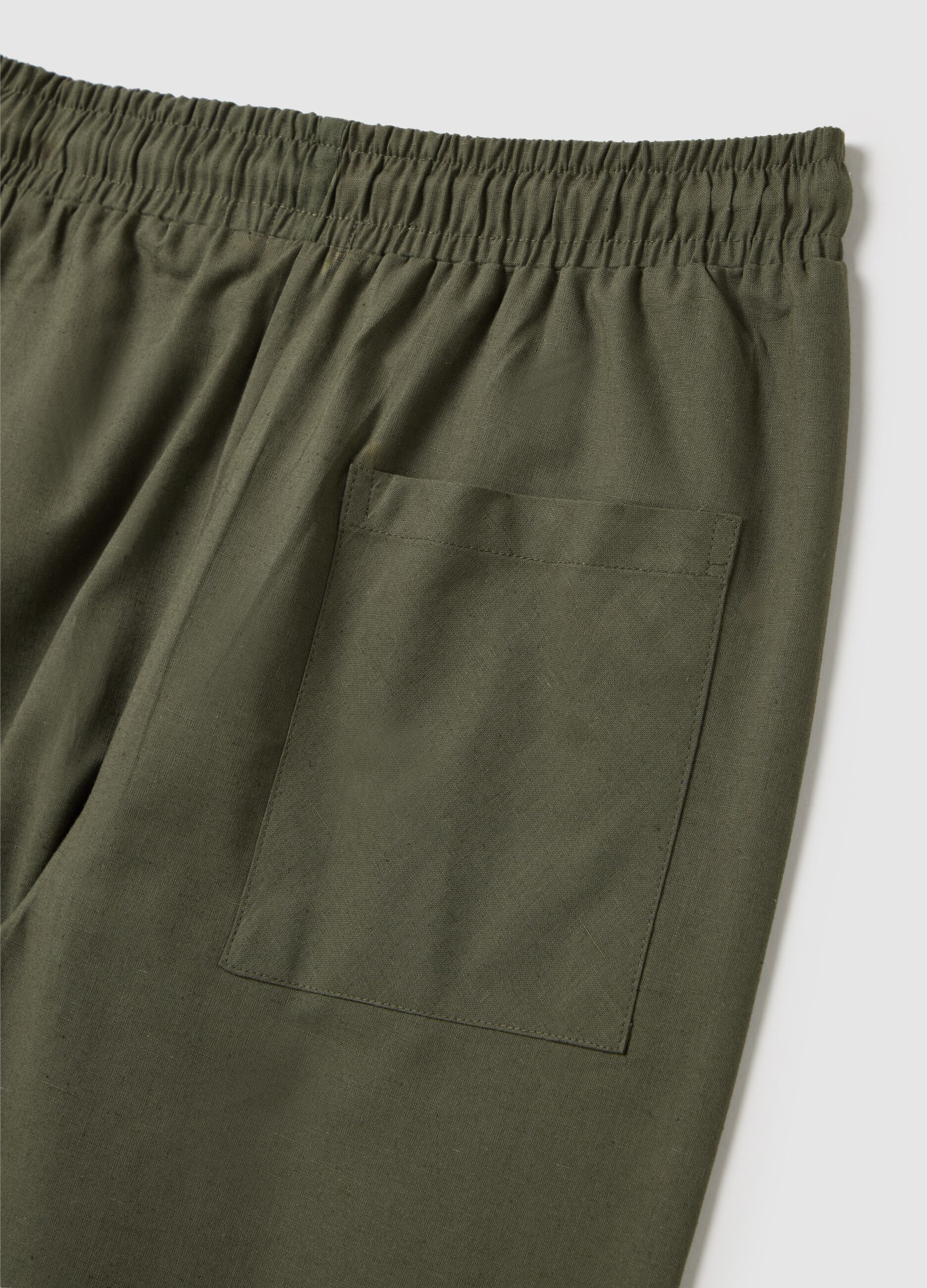Men's green regular fit cotton blend trousers