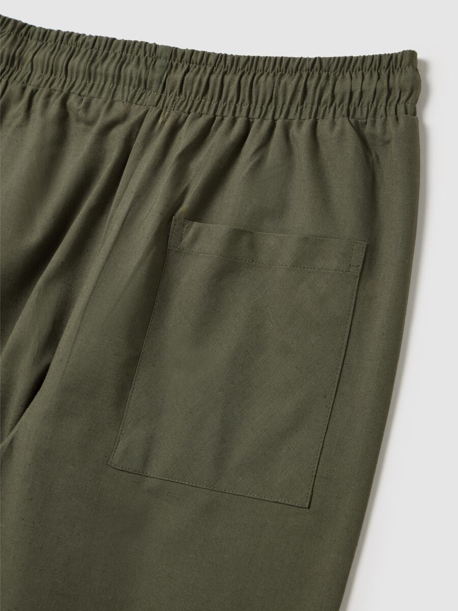 Men's green regular fit cotton blend trousers_5