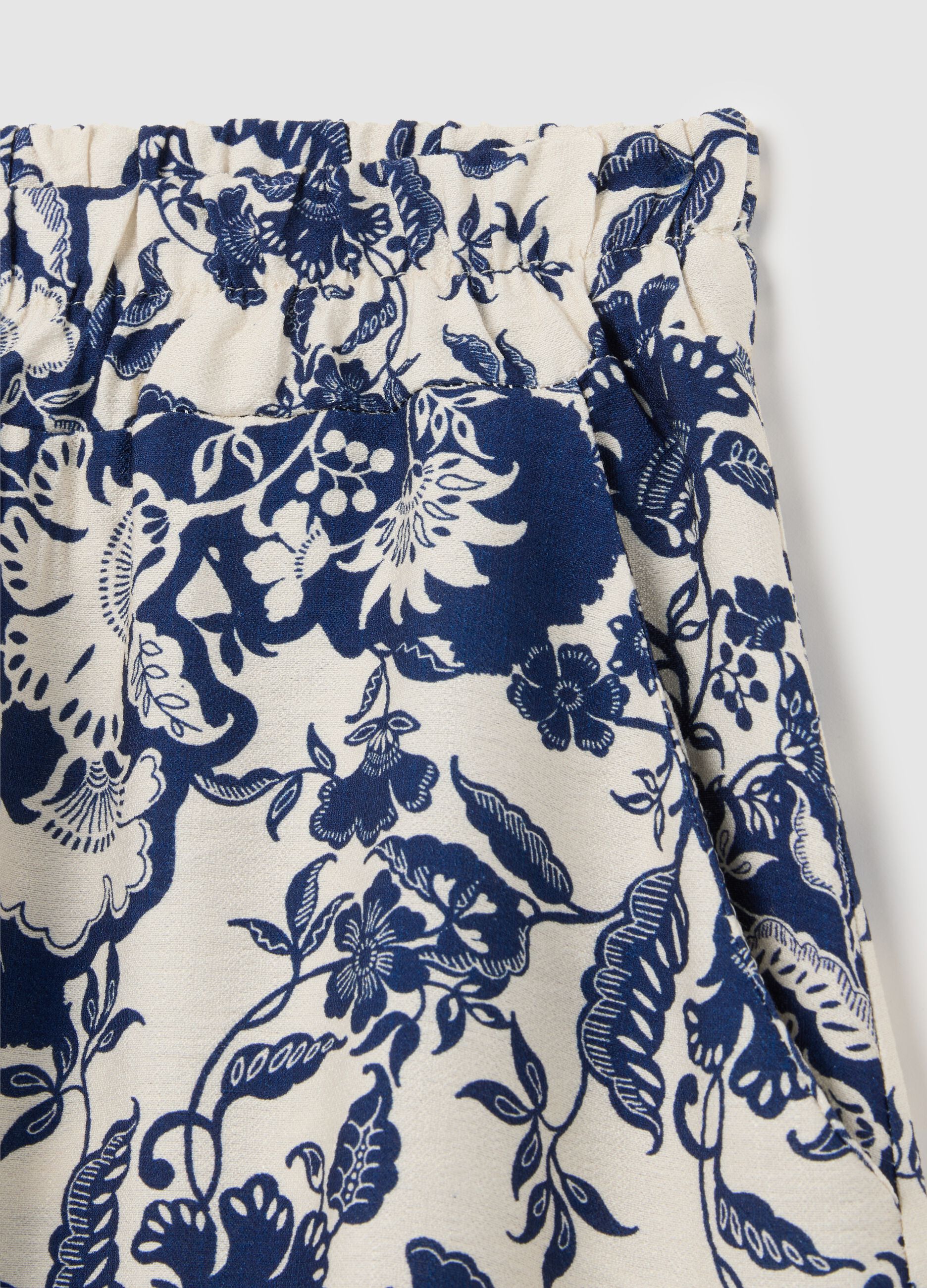Women's Multicolour Regular Fit Trousers with Floral Pattern