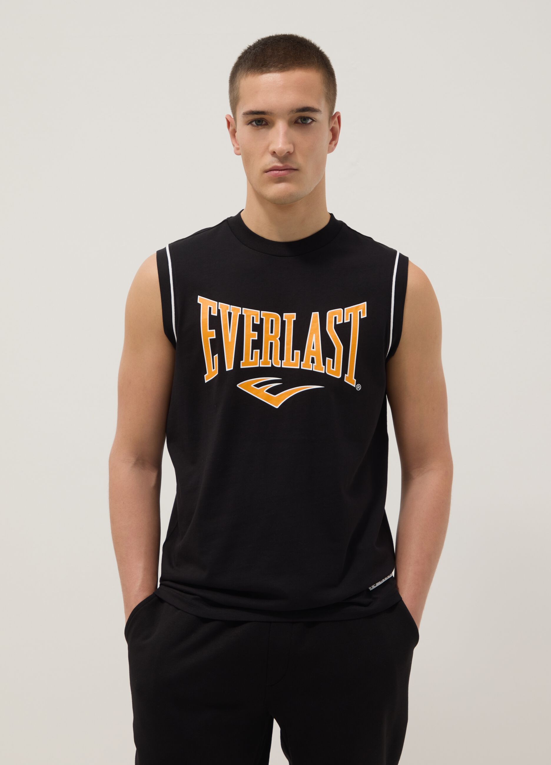 Black sleeveless pure cotton vest with Everlast logo