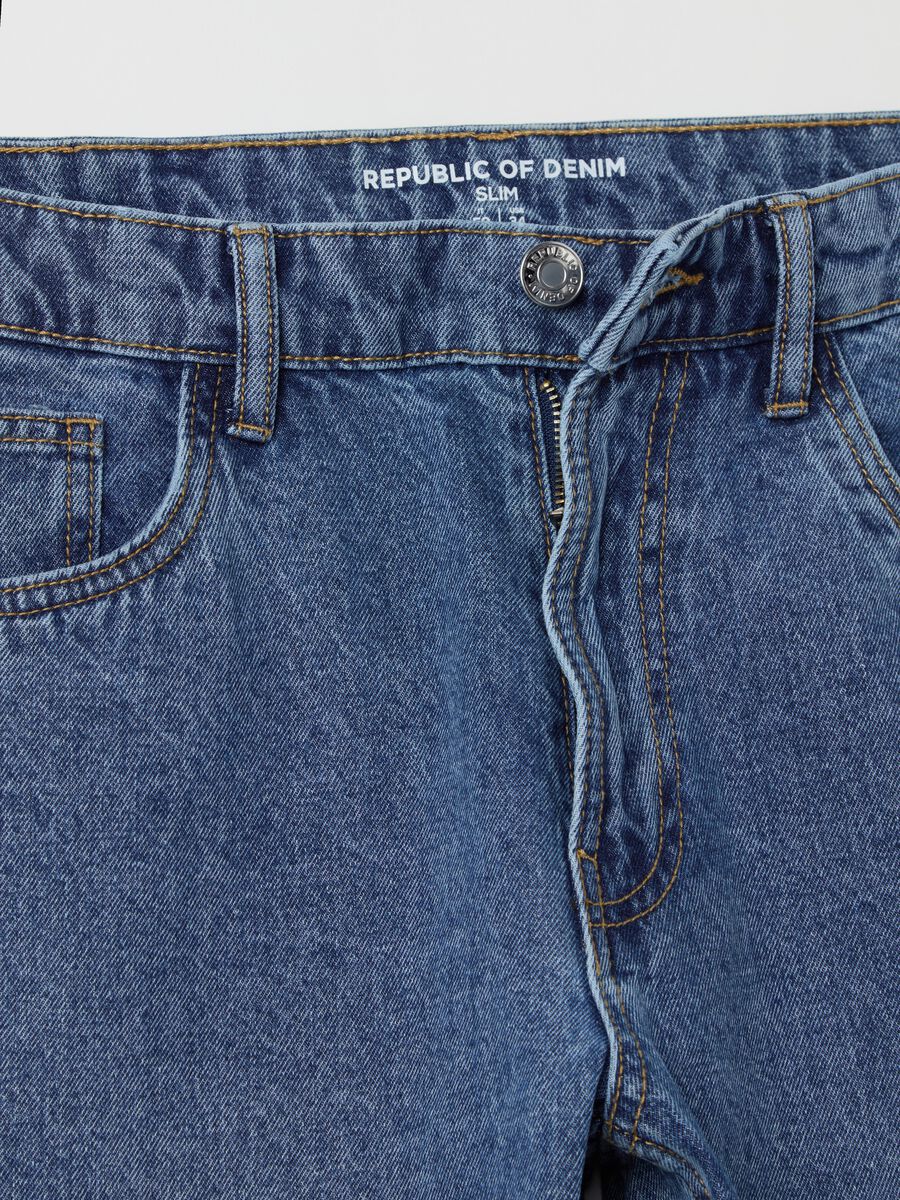Slim-fit jeans with five pockets_5