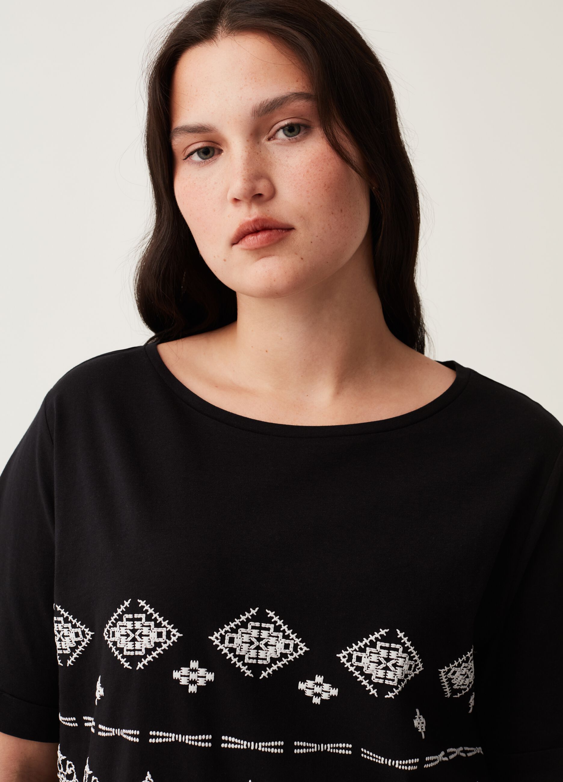 T-shirt con stampa etnica Curvy MYA_1